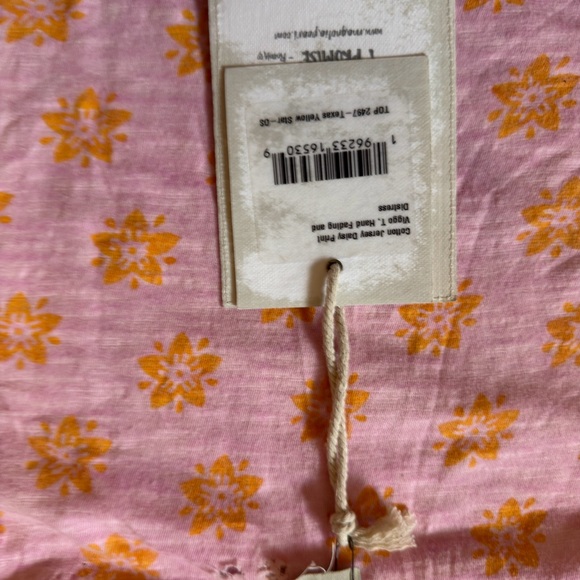 Magnolia Pearl Viggo T Top in the Texas Yellow Star - Picture 4 of 5